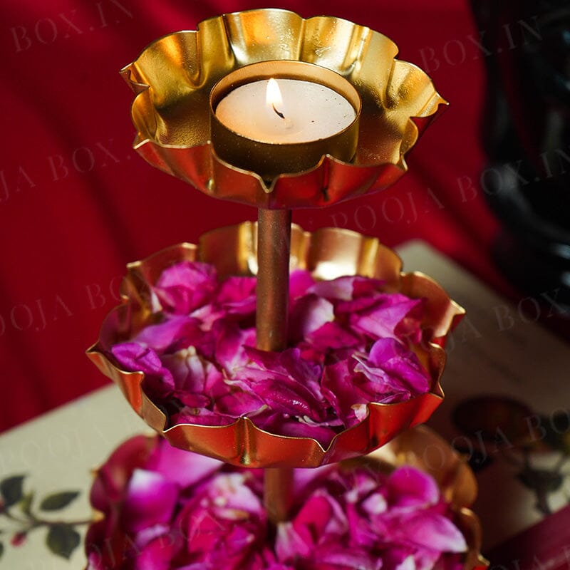 Elegant Gold Three-Tier With Urli