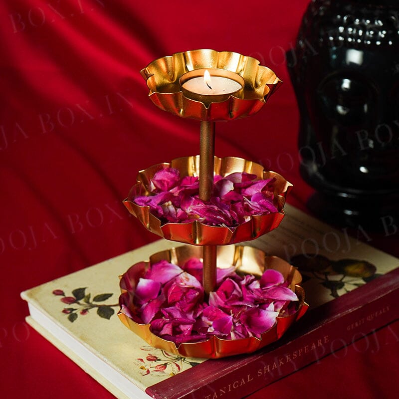 Elegant Gold Three-Tier With Urli