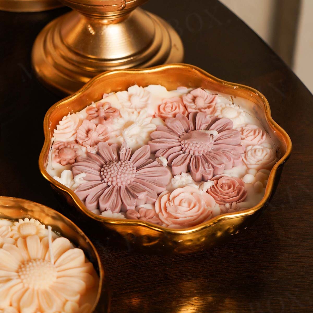 6" Scallop Floral Wax Candle Urli (Gold)