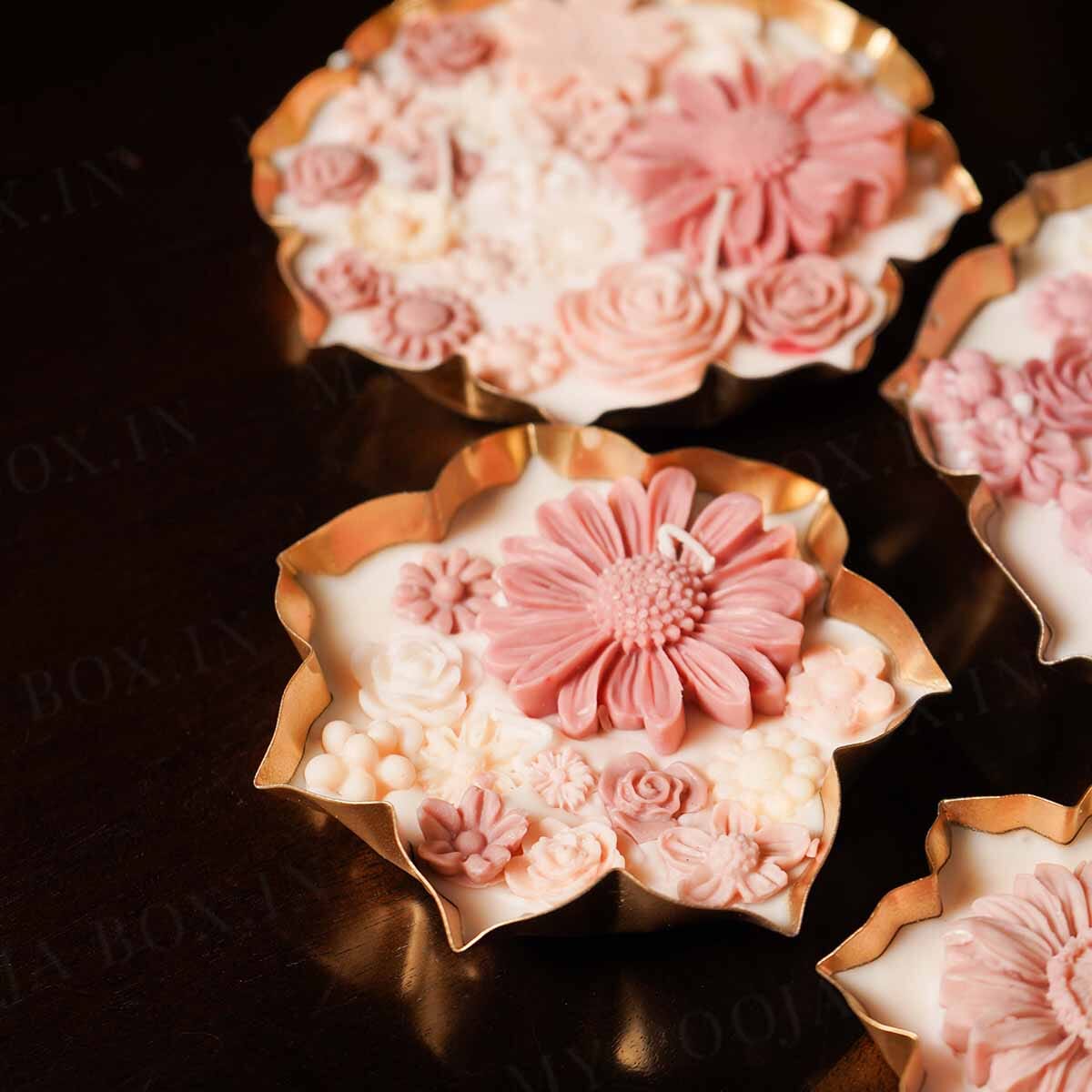 Vanilla Floral Wax Lotus Candle Urli (Gold)