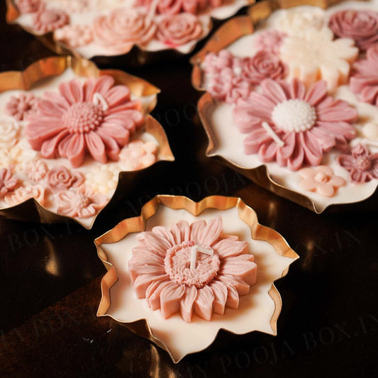 Vanilla Floral Wax Lotus Candle Urli (Gold)