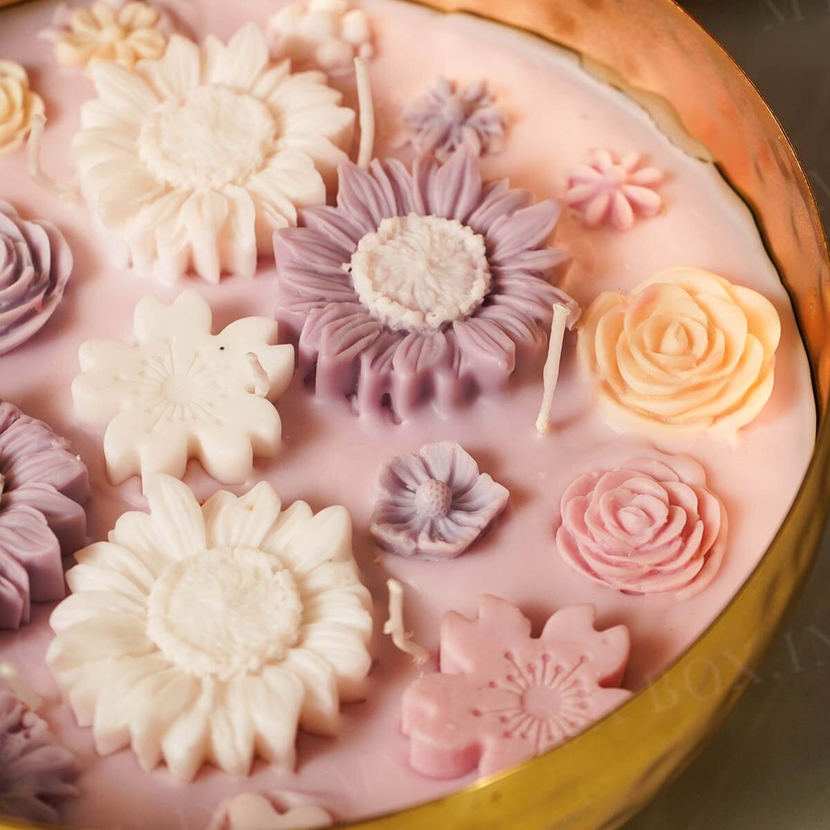 Lavender Floral Wax Candle Urli (Gold)