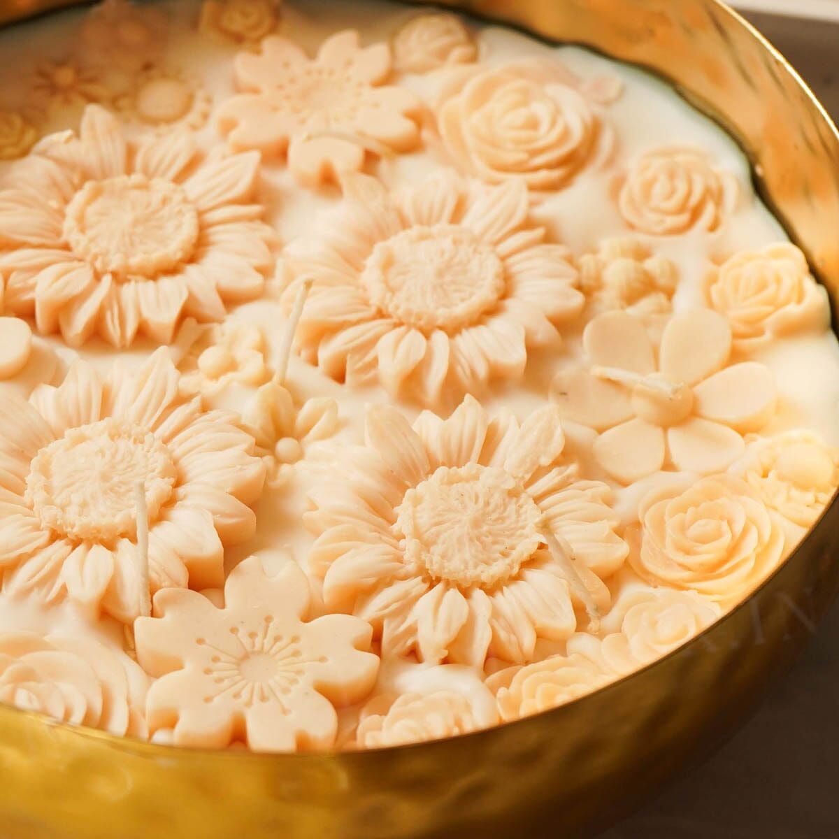 Jasmine Floral Wax Candle Urli (Gold)