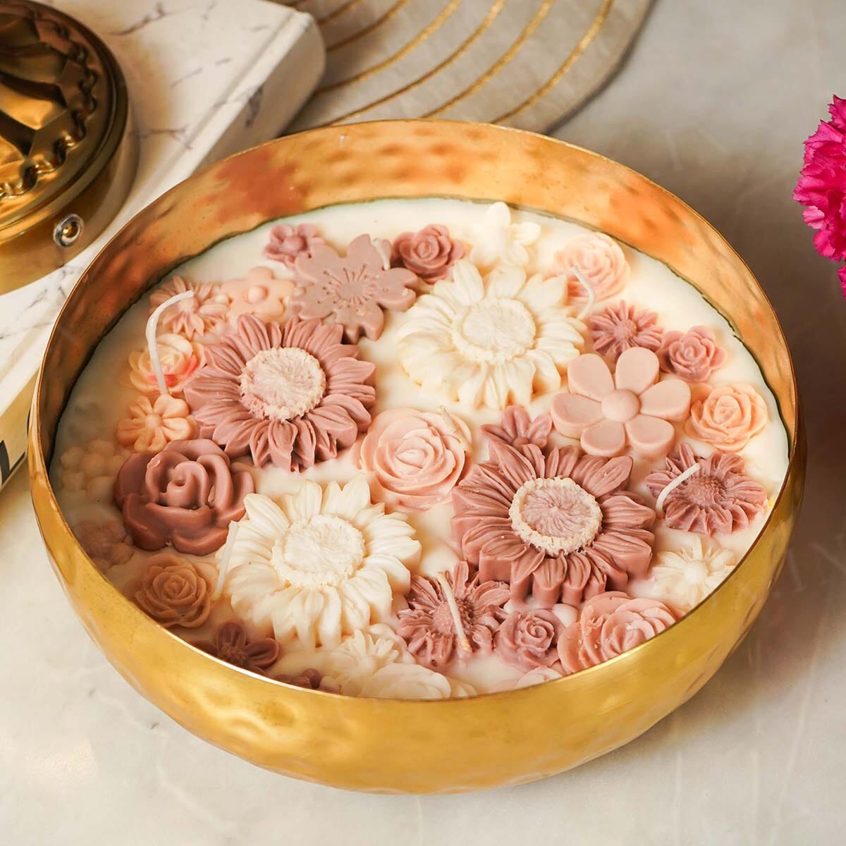 Vanilla Floral Wax Candle Urli (Gold)