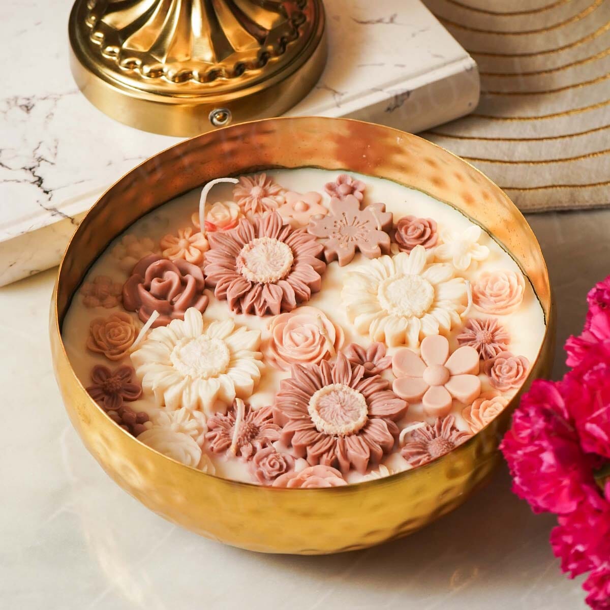 Vanilla Floral Wax Candle Urli (Gold)