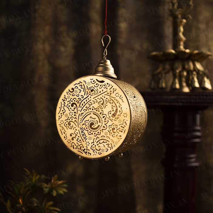 Siyana Golden Hanging T-light Holder