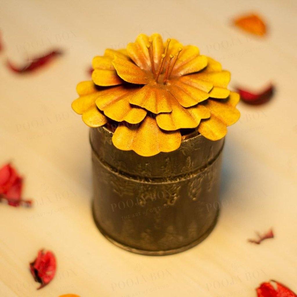 Scented Floral Candle - Medium